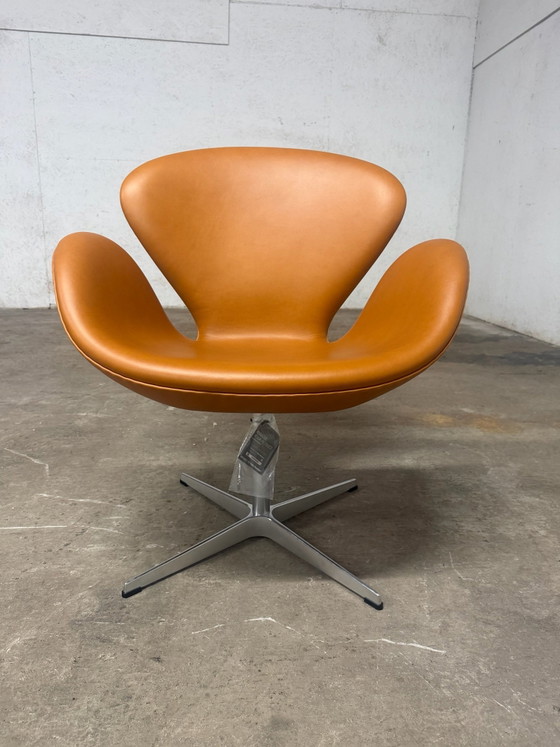 Fritz Hansen Swan chair High model in Camel-Cognac leather, NEW CONDITION! Incl documentation!, Armchairs (photo 7 of 15)