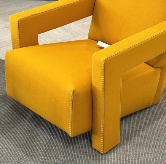 Image 1 of Sillón CASSINA 637 Utrecht (NUEVO, SIN USAR) en lana Kvdrat color amarillo azafrán