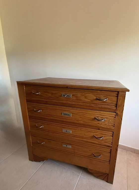 Image 1 of Commode van onbewerkt hout en verchroomd metaal, in art-decostijl uit de jaren 50.