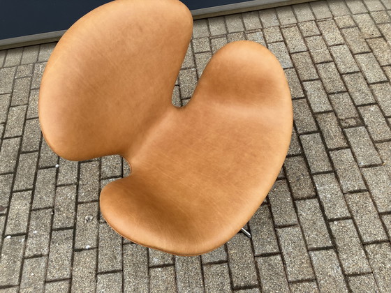 Image 1 of Original Vintage Fritz Hansen Swan Chair From 01-1975 in Beautiful Vintage Camel-Cognac Leather. In New Condition!!!