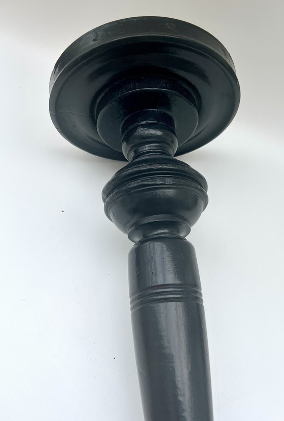 Image 1 of Gran candelabro/lámpara de pie antigua de madera, pintada de negro, aprox. 70 cm.