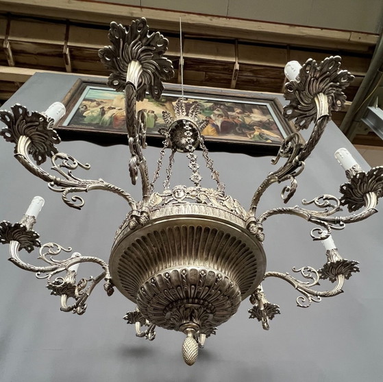 Grote, zeldzame antieke kroonluchter van massief verzilverd brons, Empire-stijl, met 12 lichtpunten. – Bronze (photo 8 of 18)