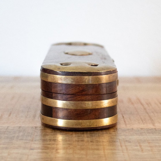 Image 1 of Portapenne vintage in ottone e legno: allungato, elegantemente decorato, in stile antico da ufficio.