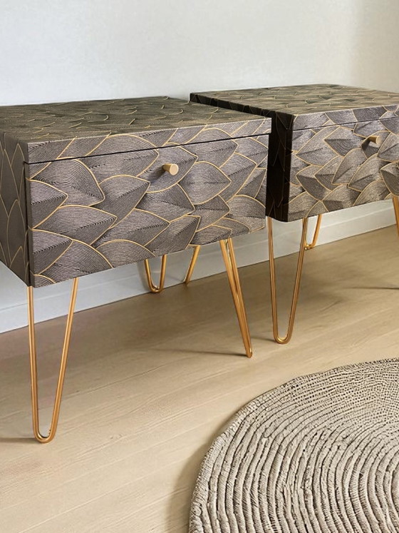 Comodini vintage rivestiti con eleganti foglie in rilievo. – Wood (photo 4 of 9)