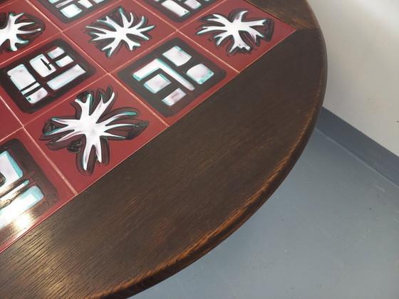 Image 1 of Table basse ronde modulable en table à manger “monte et baisse” vintage Guillerme et Chambron en chêne massif et céramique