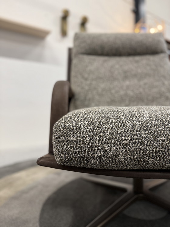 Image 1 of Leolux Kudo Two Fauteuil pivotant State fabric Danza leather