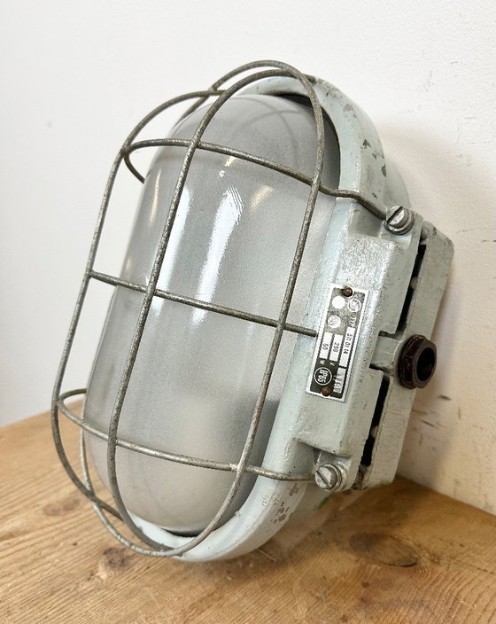 Image 1 of Applique industriale in alluminio pressofuso con vetro opalino di Elektrosvit, anni '70