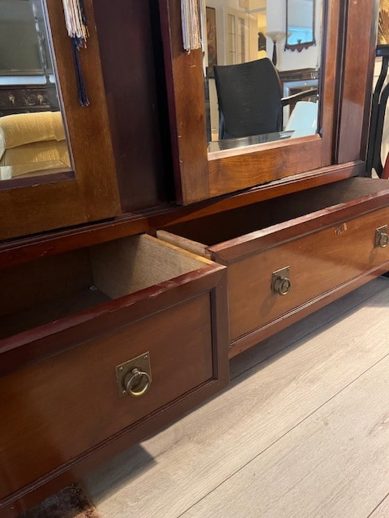 Image 1 of Hoher antiker Mahagonischrank mit geschliffenen Spiegeln