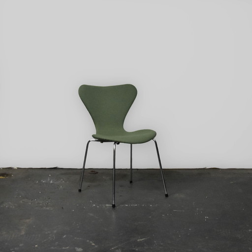 4x Fritz Hansen Butterfly Chairs Upholstered