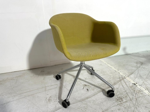 Poltrona Muuto in fibra giallo-verde - Base girevole su ruote – fauteuils, Textile