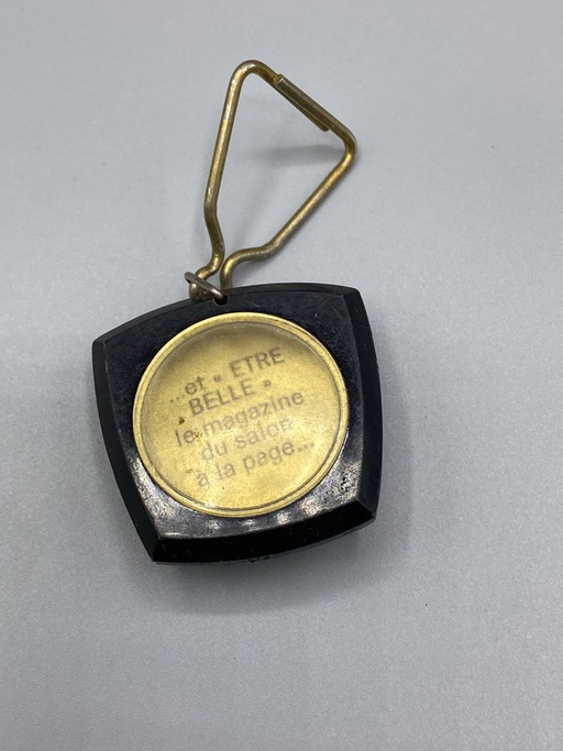 Commemorative Keychain Art and Hairdressing – 60th Anniversary – portemonnees klein lederwaren, Metal, Brass (photo 2 of 2)