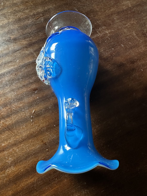 Image 1 of Vase in Pontil glass - Blue - White - Floral decoration and handles - Handmade H 17 cm