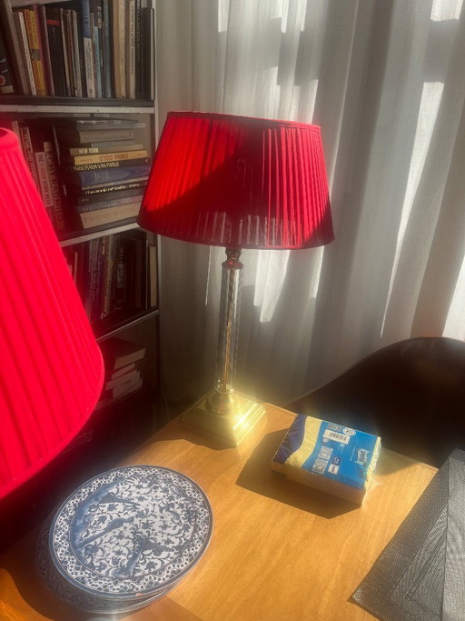 2 elegantes lámparas de mesa con pantalla plisada roja