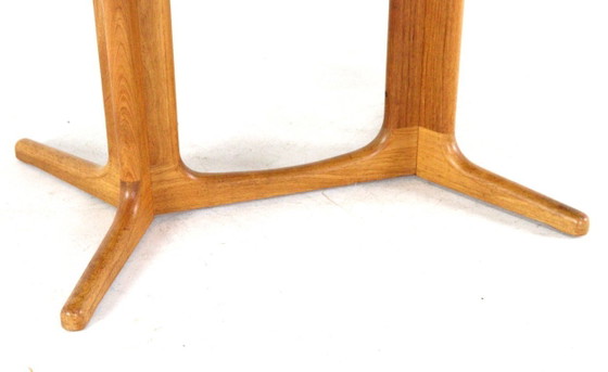 Image 1 of Glostrup oval 2x extendable dining table Danish design