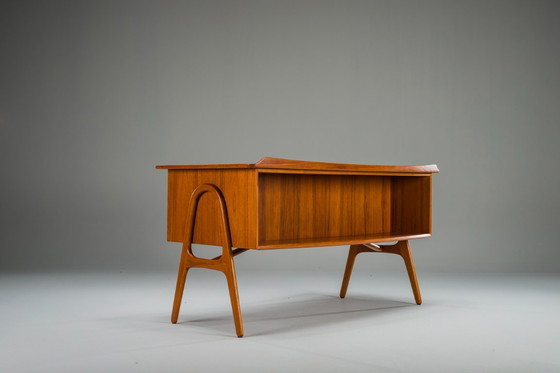 Image 1 of Mid Century Dänischer Teakholz-Schreibtisch von Svend Åge Madsen für Sigurd Hansen, 1950er Jahre