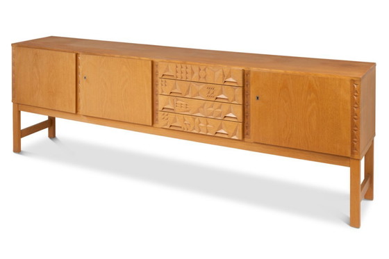 Image 1 of Aparador de roble y chapa de roble. Años 60/70.