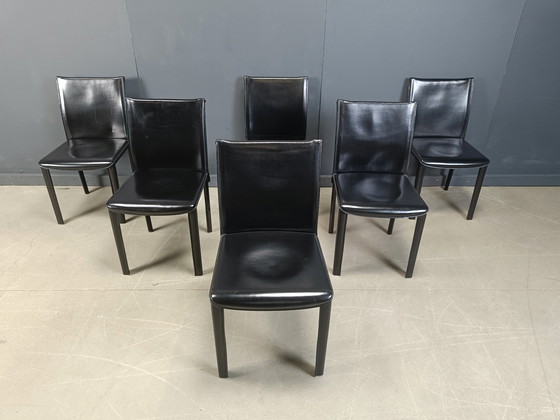 Image 1 of Chaises de salle à manger en cuir noir par Arper Italie, 1980 - ensemble de 6