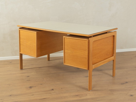 Image 1 of Bureau autoportant des années 60 par Arne Vodder