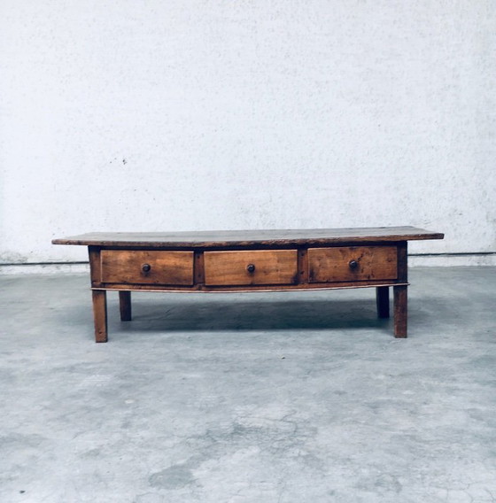 Image 1 of Antiker niedriger Konsolentisch oder Couchtisch im spanischen Volkskunststil