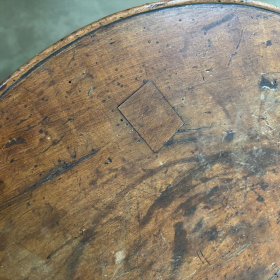 Image 1 of Antique wooden tripod table, shaped as a so-called ‘Cricked table’. Late 18th century