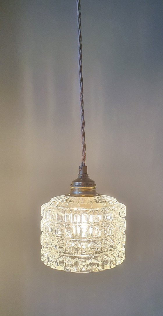 Image 1 of Suspension vintage milieu du siècle en verre transparent à motif quadrillé