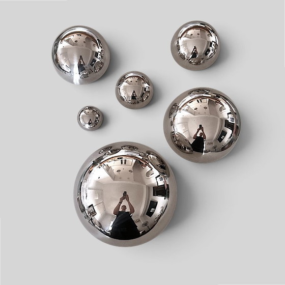 Ensemble de 6 demi-sphères sculpturales en acier inoxydable – Décoration murale moderne et réfléchissante (photo 14 of 15)