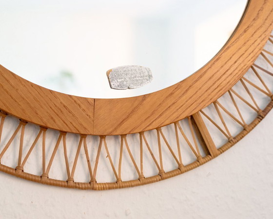 Image 1 of Oost-Duitse ronde wandspiegel van hout en riet – Vintage jaren 70 Boho Mid Century spiegel
