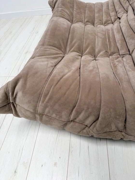 Image 1 of Originales Ligne Roset Togo 2-Sitzer-Sofa von Michel Ducaroy, taupefarbener Alcantara, 1995