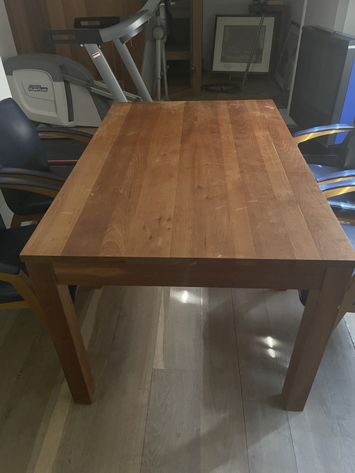 Table en merisier longueur 140 largeur 90 (les chaises LEOLUX sont également à vendre)