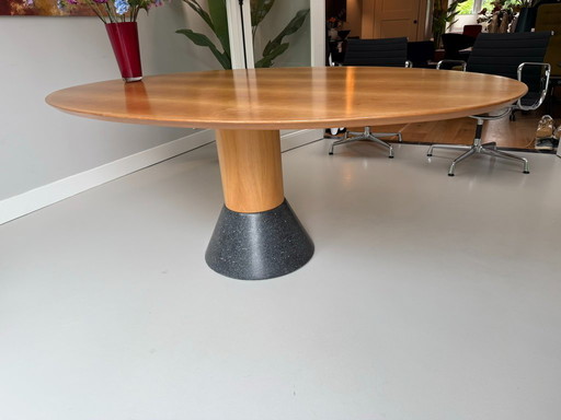 Arco Balance oval table