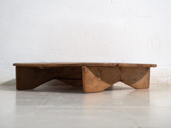 Mesa baja redonda antigua de madera de pino – Europa Central, circa 1940 – Mesas de centro, Rustic (photo 22 of 40)
