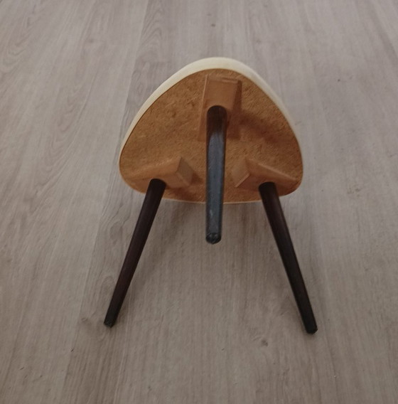 Table d'appoint des années 1950 avec plateau en Formica – Tables d'appoint, Plastic, Wood (photo 5 of 8)
