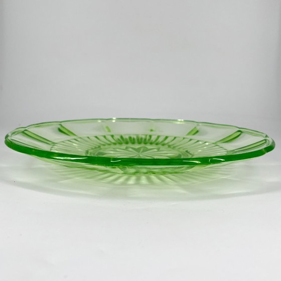 Piatto da portata vintage in vetro uranio, vetro pressato verde, Ø 26 cm – Ciotole (photo 3 of 12)