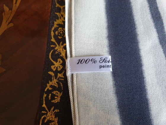 Image 1 of Carré de mousseline de soie Christian Martin signé neuf dans sa pochette d'origine peint à la main