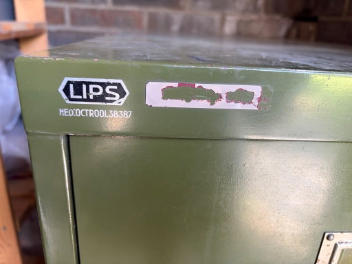 Commode/classeur vintage de la marque Lips
