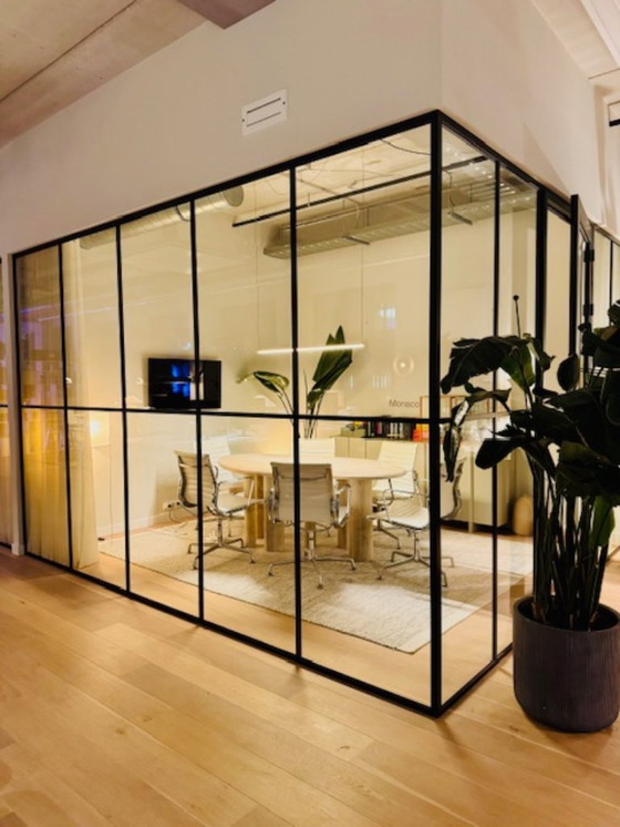 Image 1 of White designer dining table / meeting room table oval mango wood