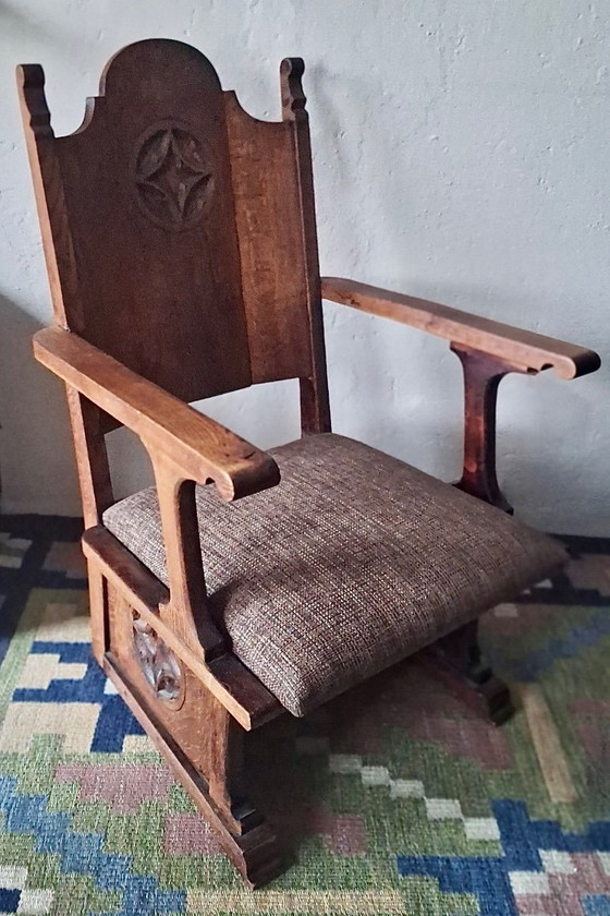 Antiker neugotischer Eichenholz-Armlehnstuhl aus den 1910er Jahren – Sessel, Textile, Wood (photo 6 of 11)