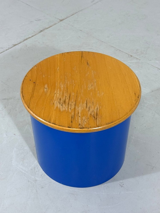 Image 1 of Tables d'appoint et tabourets colorés des années 1980