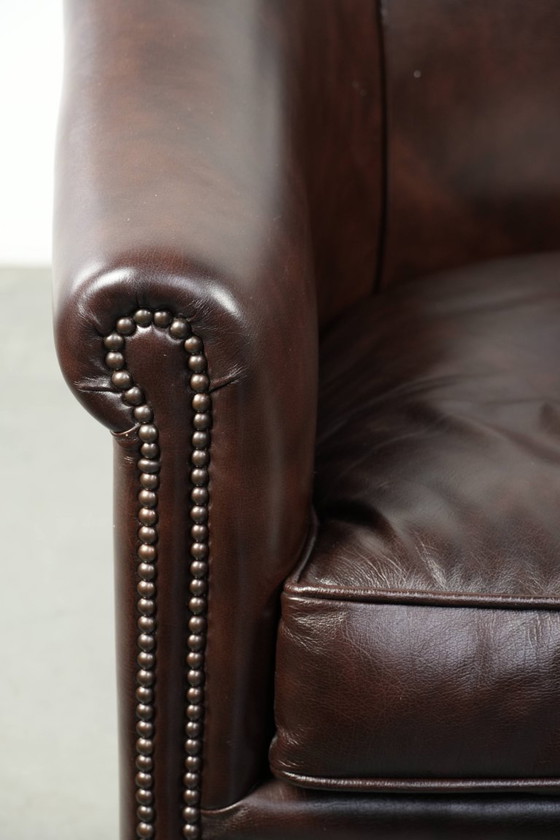 Image 1 of Donkere rundleren clubfauteuil met een tijdloos en stijlvol design in Engelse stijl