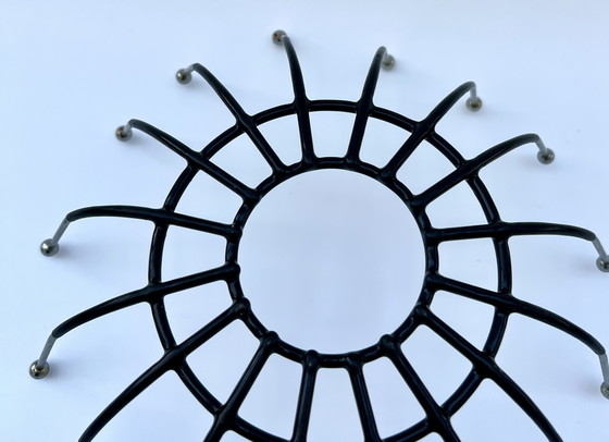 Image 1 of Fruttiera scultorea in metallo – Mid-Century Modern, circa anni '60/'70