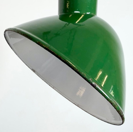 Image 1 of Industriële Britse hanglamp van groen emaille, jaren 60