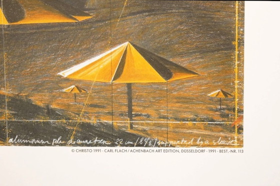 Image 1 of Christo : "Les parapluies (jaunes) - Japon/États-Unis 1991".