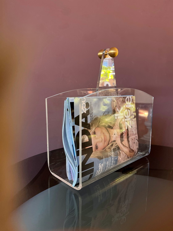Image 1 of Zeitschriftenständer aus Plexiglas entwerfen