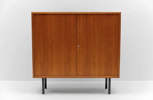Armario danés de teca con dos puertas, década de 1960