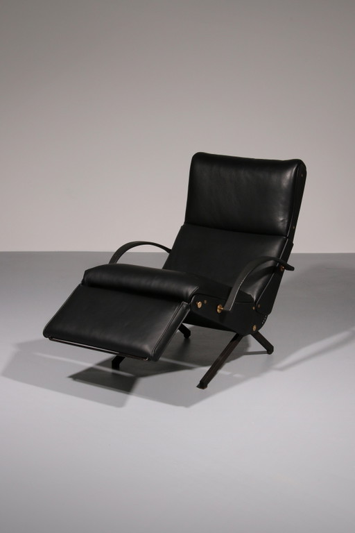 Poltrona relax regolabile in pelle nera italiana P40 di Osvaldo Borsani Tecno.