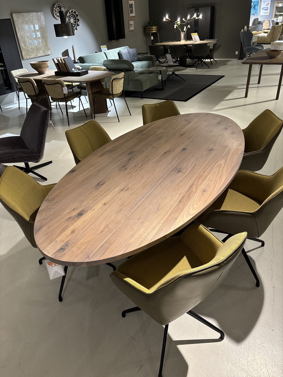 Image 1 of Eetkamertafel Ovaal Noten Noest