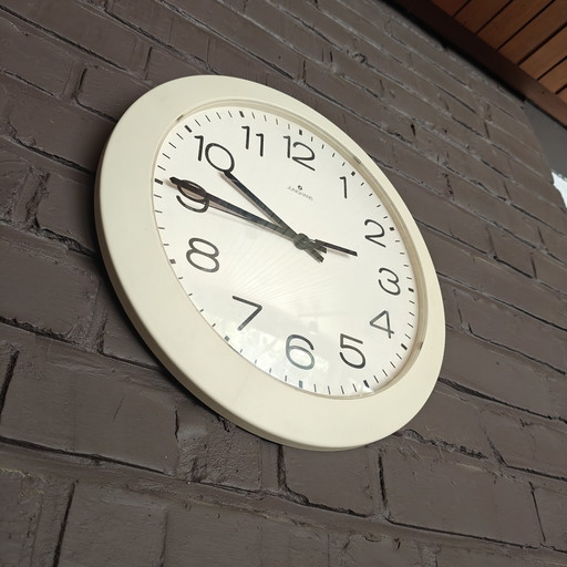 Magnifique et grande horloge murale vintage de Junghans