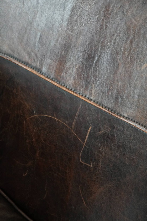 Image 1 of Poltrona dal design elegante e senza tempo realizzata in pelle di pecora con splendidi colori intensi