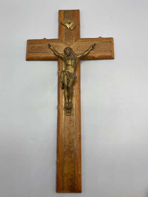 Eikenhouten en verguld messing wandkruisbeeld – Christusfiguur – decoratieve objecten, Brass