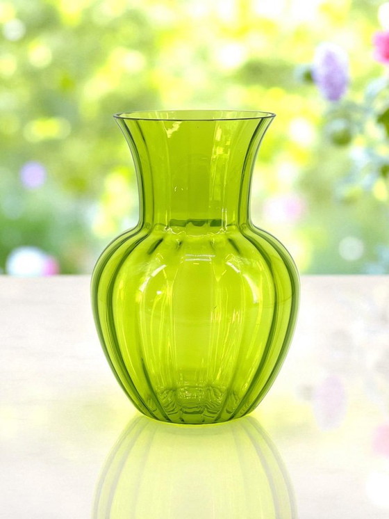 Image 1 of Venezianische Muranoglasvasen – durchscheinender grüner Rigadin-Kristall, mundgeblasen in Murano